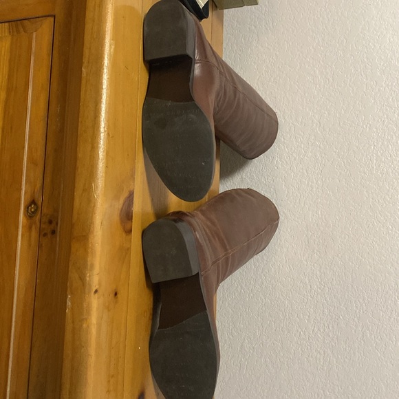 Ivanna trump’s boots or you are if you chose beautiful but not my color hmmm - Picture 14 of 15